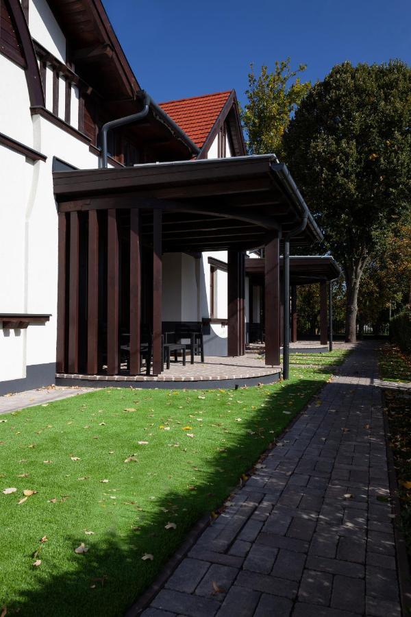 Hvt Comfort Apartments Mezokovesd Exterior photo